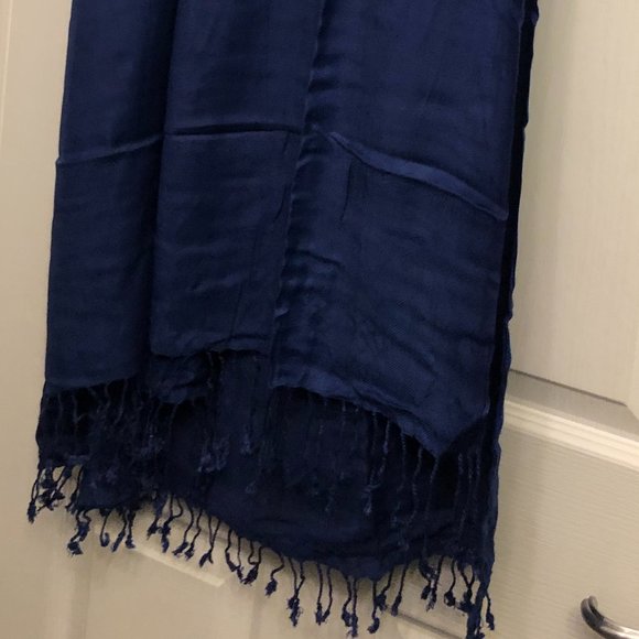 Le Chateau Shawl/Scarf/Wrap/Pashmina Style - Picture 5 of 6